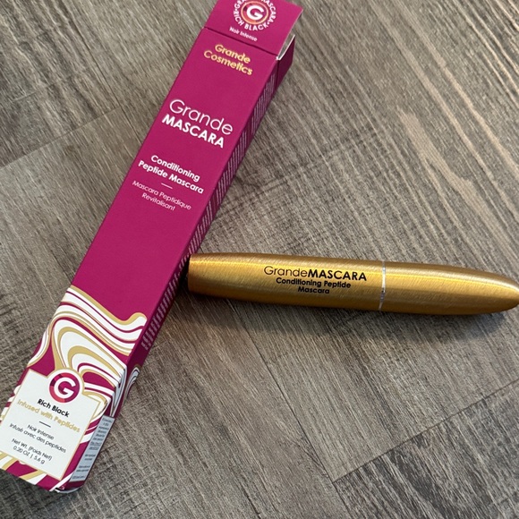 Grande Cosmetics Rich Black Mascara - Picture 1 of 4